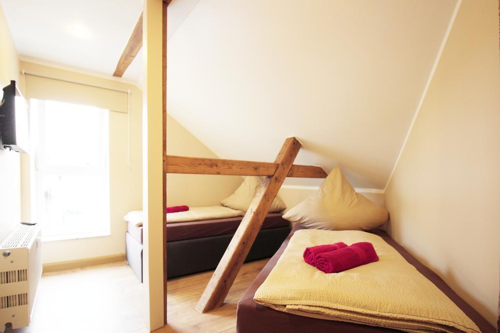 Apartments Roehrstrasse Ваймар Стая снимка